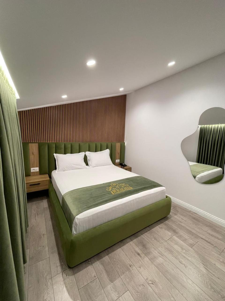 Reign Hotel Vorë Dış mekan fotoğraf