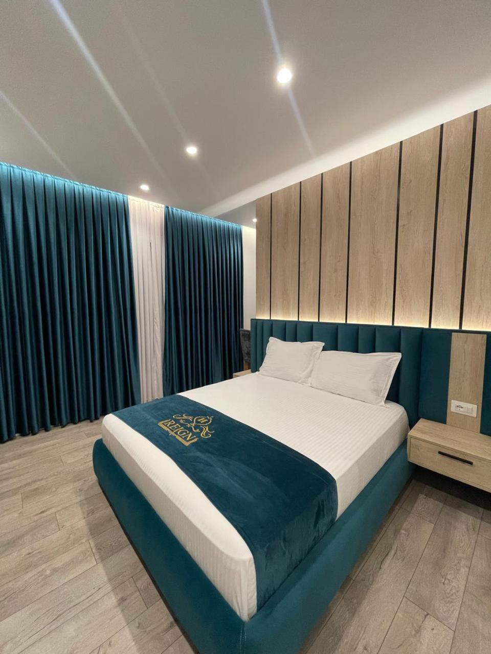 Reign Hotel Vorë Dış mekan fotoğraf