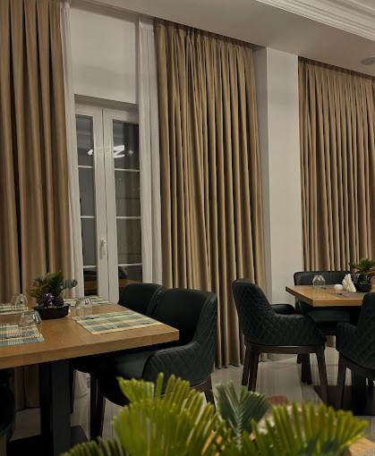 Reign Hotel Vorë Dış mekan fotoğraf