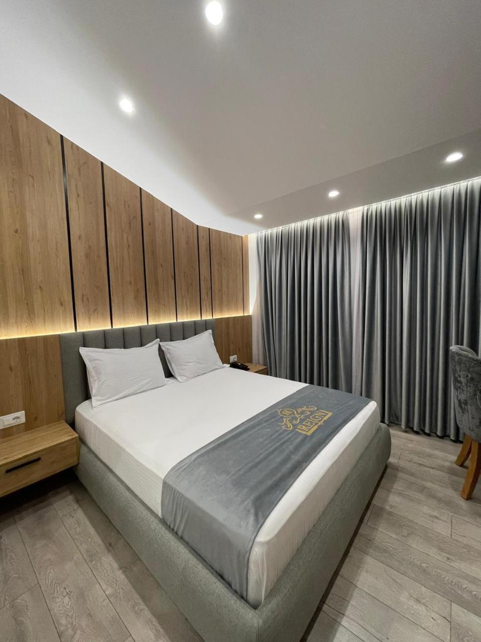 Reign Hotel Vorë Dış mekan fotoğraf