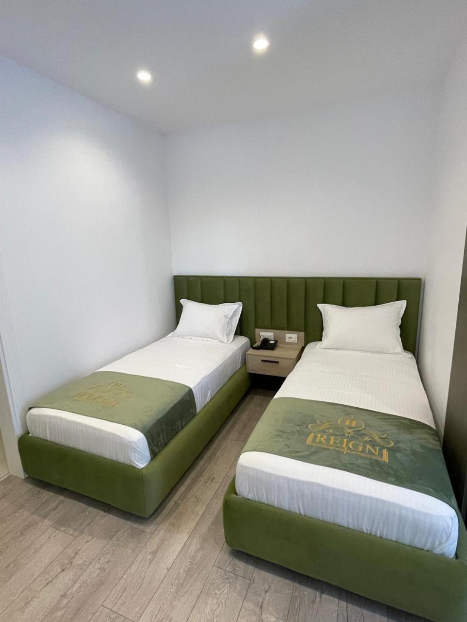 Reign Hotel Vorë Dış mekan fotoğraf