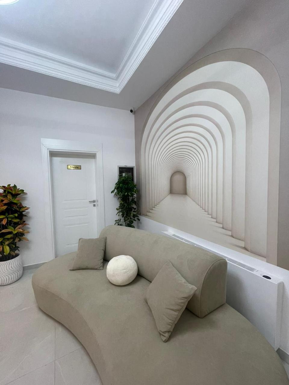 Reign Hotel Vorë Dış mekan fotoğraf
